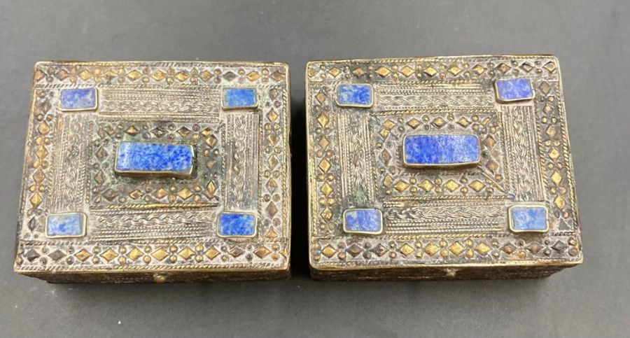 A pair of white metal boxes with Lapis Lazuli decoration. - Image 4 of 4