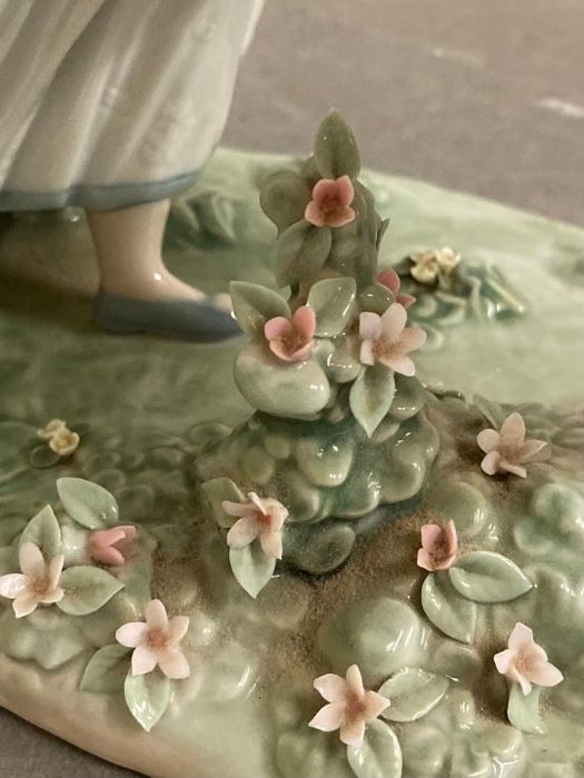 A Lladro figurine "Spring Joy" - Image 3 of 5