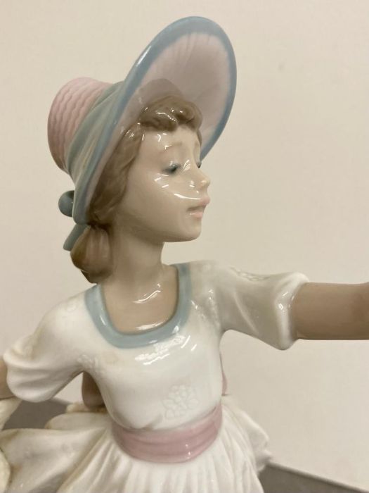 A Lladro figurine "Spring Joy" - Image 4 of 5
