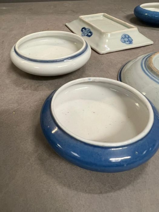 A selection of Chinese blue dishes and bowls - Image 6 of 6