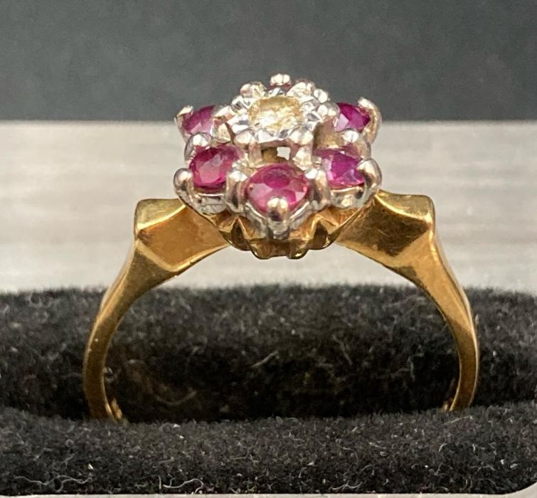 A ruby and diamond ring in a daisy style with central diamond surrounded by six rubies ( - Image 4 of 4