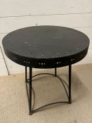 An industry style metal coffee table (H47cm Dia50cm)
