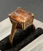 A 9ct gold citrine ring (Approximate Total Weight 2.8g)