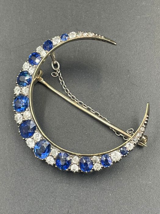 A Sapphire and diamond brooch with eleven graduated sapphires, each stone separated by diamonds. - Image 2 of 3