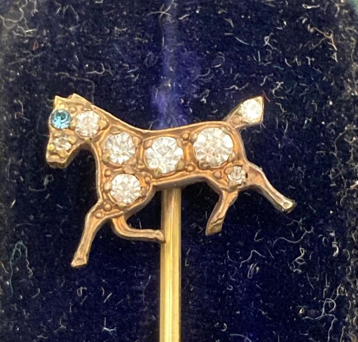 A Horse themed lapel pin - Image 2 of 3