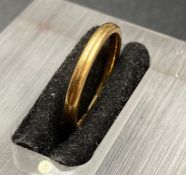 A 22ct yellow gold wedding band (Approximate weight 2.6g) Size J