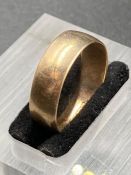 A 9ct gold wedding band (Approximate Total Weight 3g)