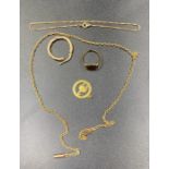 A selection of 9ct gold items (Aproximate Total Weight 9g)