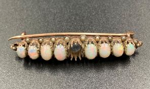 An AF opal brooch in 333 gold setting (Approximate Total Weight 2.6g)