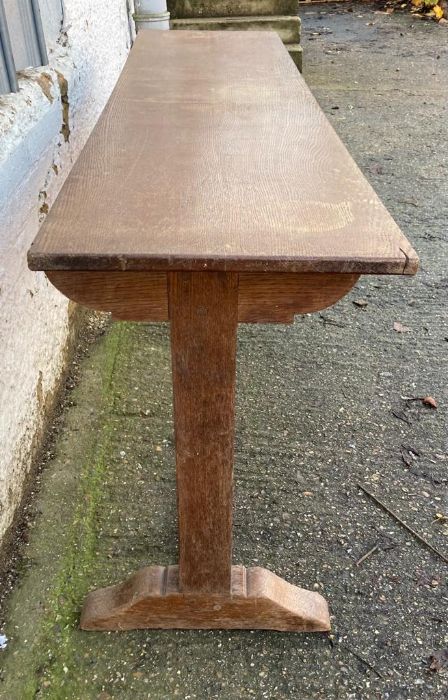 An oak console table on splayed feet (H75cm W198cm D45cm) - Image 4 of 4