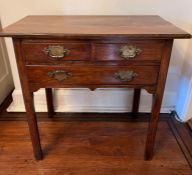 A Georgian style two over one drawer table with brass drop handles (H71cm W76cm D42cm)