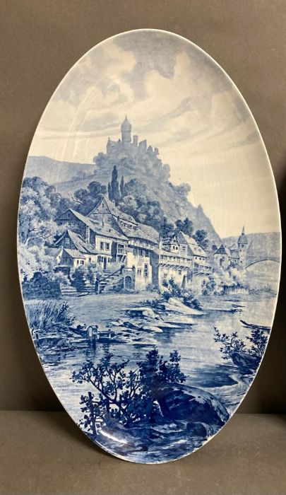 A pair of rare oval blue and white, mountain scenes wall plaques - Image 4 of 6