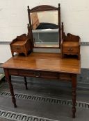 A mahogany dressing table on turned legs (H140cm W100cm D50cm)