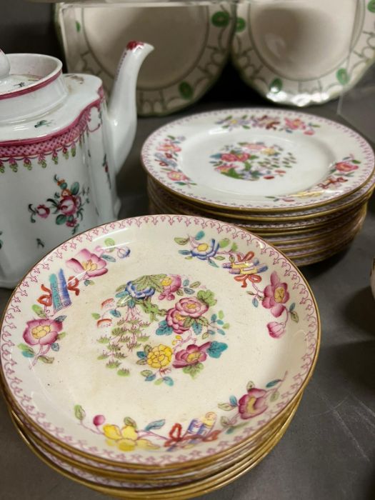 A mixed selection of porcelain tea cups, saucers and plates, various makers - Image 5 of 6