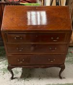 A mahogany bureau with fall front opening to drawers on cabriole legs (H100cm W76cm D46cm)