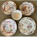 Four porcelain plates and one footed bowl, decorated in various designs including famille rose