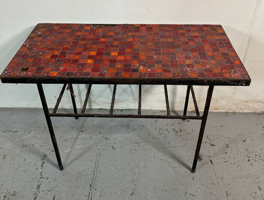 A metal frame small side table with tiled top (H40cm W60cm D30cm) - Image 2 of 2