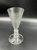 A Georgian ale glass with spiral flute and base (15.5cm H)