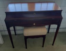 A ladies dressing table and stool, hinged top with compartments (88cm x 41cm x 90cm)