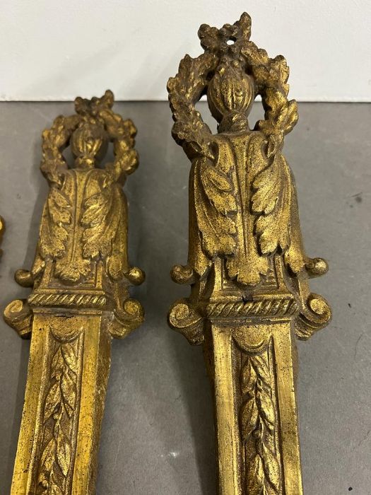 A pair of gilt bronze curtain pole holders with scrolling arms and Latrell leaf crowns - Image 3 of 4