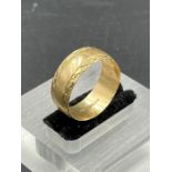 A 9ct yellow gold wedding band (Approximate Total Weight 4g)