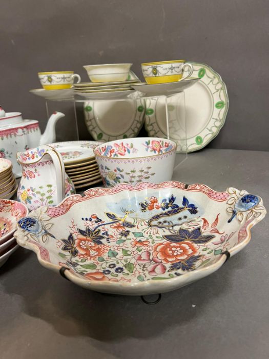 A mixed selection of porcelain tea cups, saucers and plates, various makers - Image 6 of 6