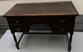 A knee hole desk with leather top (H80cm W110cm D52cm)
