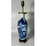 A blue and white china table lamp (H46cm)