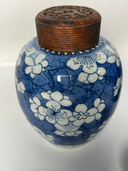 Four blue and white porcelain items including ginger jar, ink well and brush pot - Image 3 of 7