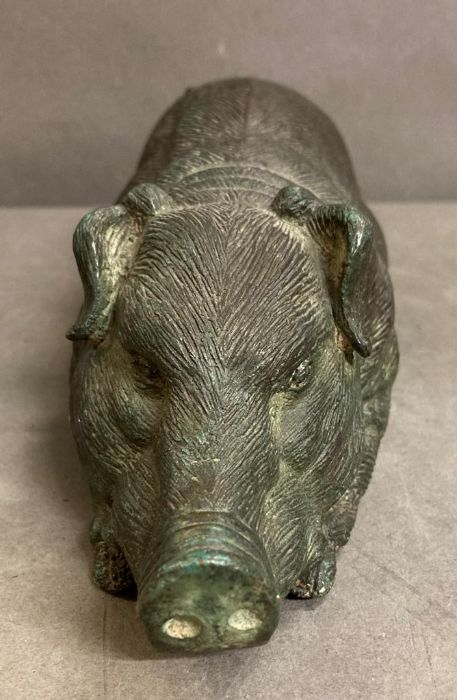 A small vintage decorative bronze of a lying pig - Image 9 of 12