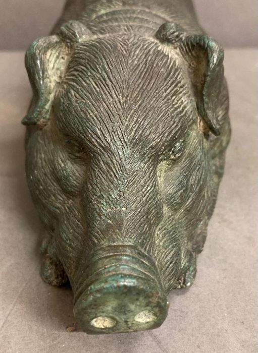 A small vintage decorative bronze of a lying pig - Image 2 of 12