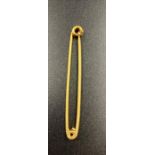 A 15ct gold safety pin (Approximate Total Weight 5.5g)