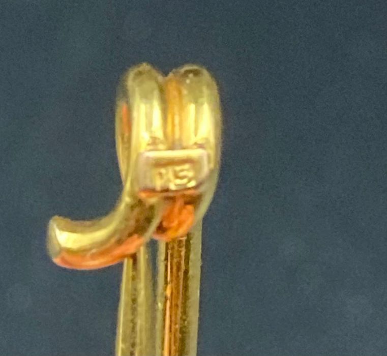 A 15ct gold safety pin (Approximate Total Weight 5.5g) - Image 2 of 2
