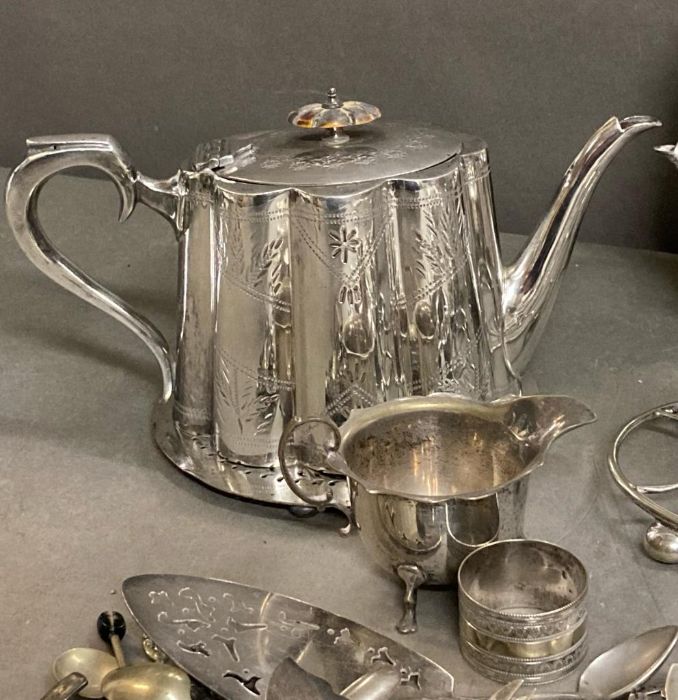 A large selection of silver plate items to include tea set, Harrods bowl, toast rack, cutlery etc. - Image 2 of 5