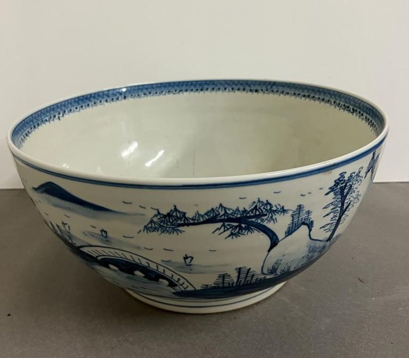 A large blue and white Chinese scene porcelain bowl (H19cm Dia41cm) - Image 5 of 5
