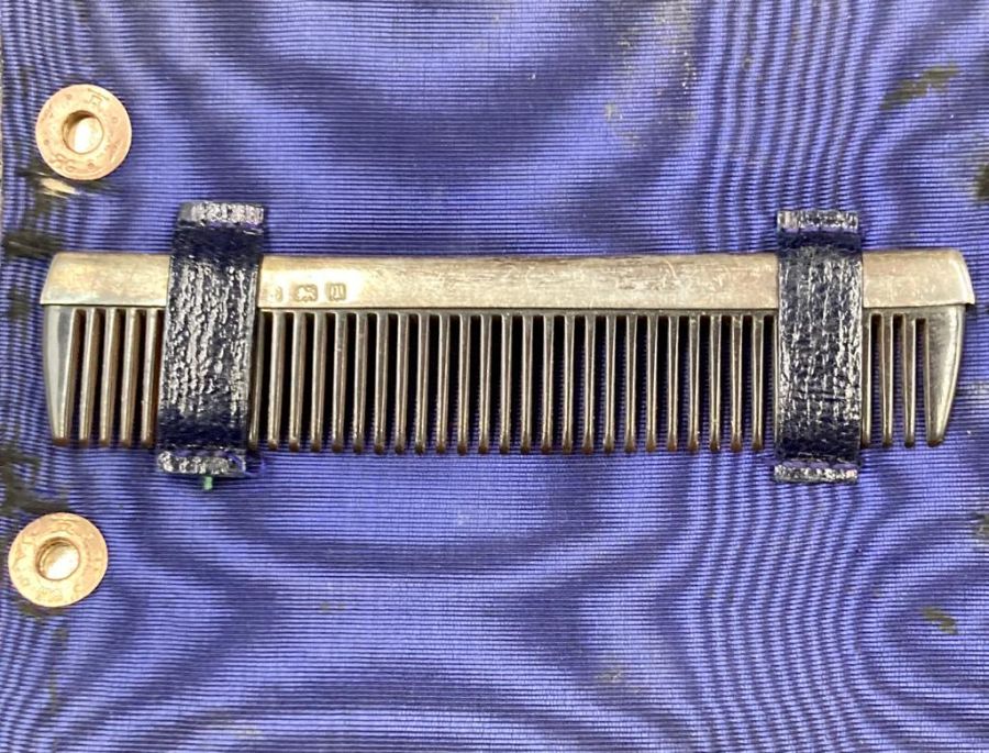 A silver handled comb and brush set, hallmarked for Birmingham - Image 4 of 5