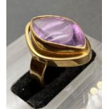 An 18ct gold ring with central amethyst style stone (Approximate Total Weight 8.8g)