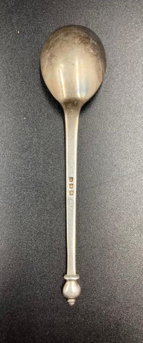 A set of five silver teaspoons, hallmarked for London 1918 by Josiah Williams & Co (David - Image 2 of 3