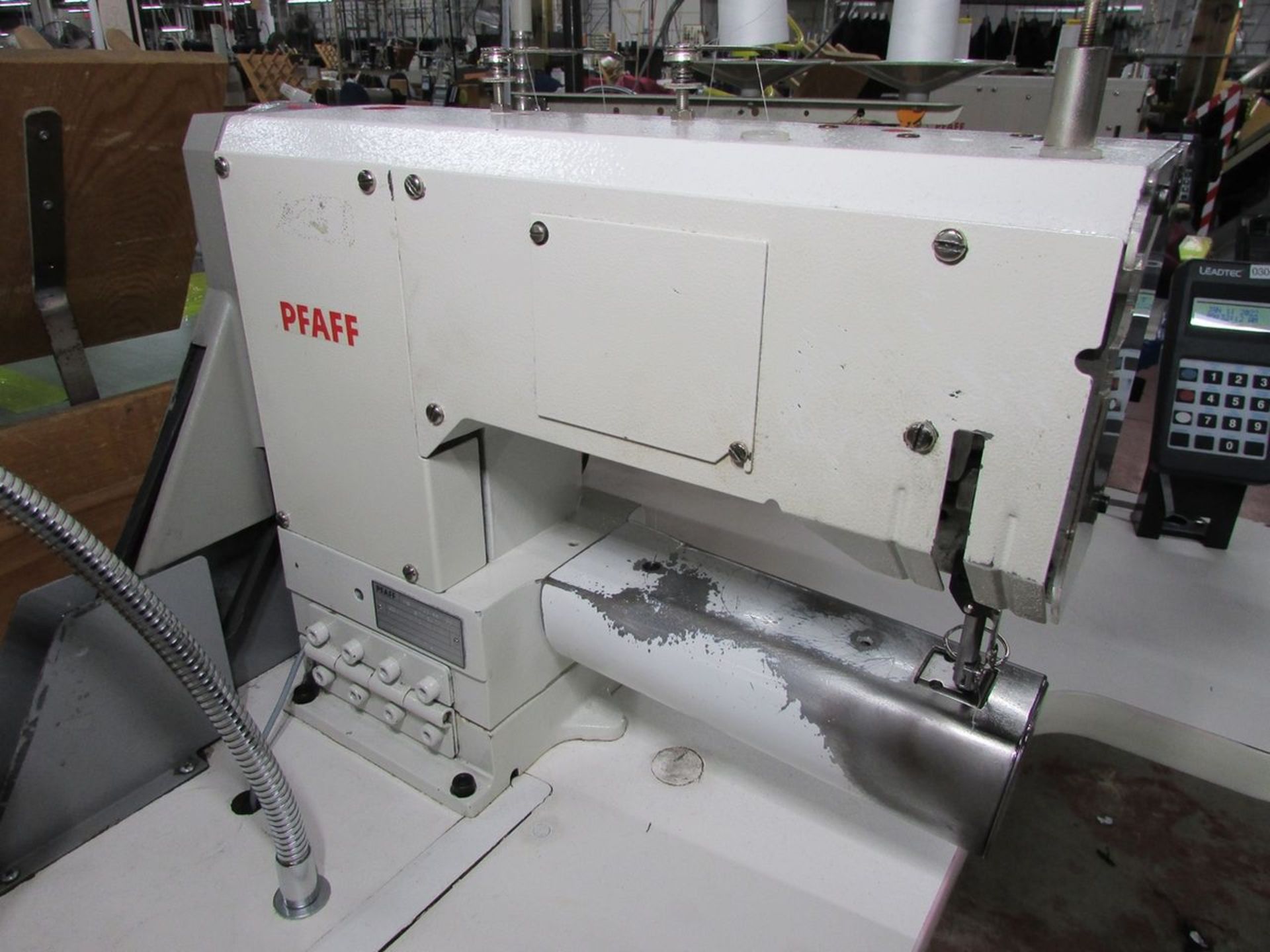 Pfaff Model 333G-712/02-6 (S/N: 2570829) Single Needle Lockstitch Cylinder Bed Sewing Machine, Pfaff - Image 6 of 10