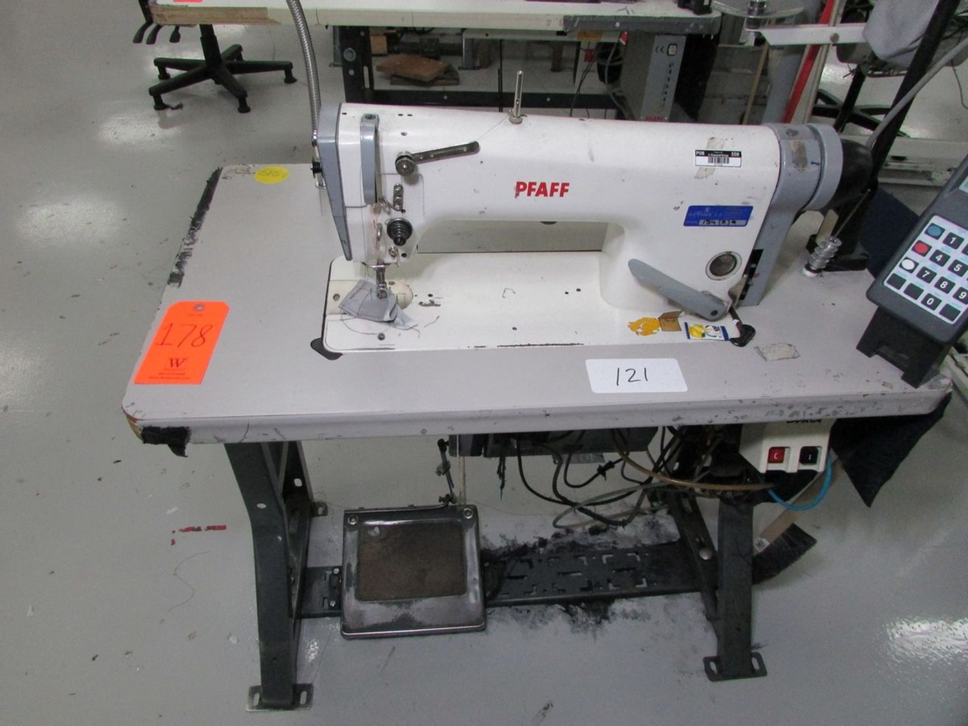 Pfaff Model 563K (S/N: 1597734) Single Needle Chainstitch Sewing Machine, Auto Needle Positioner, - Image 3 of 11