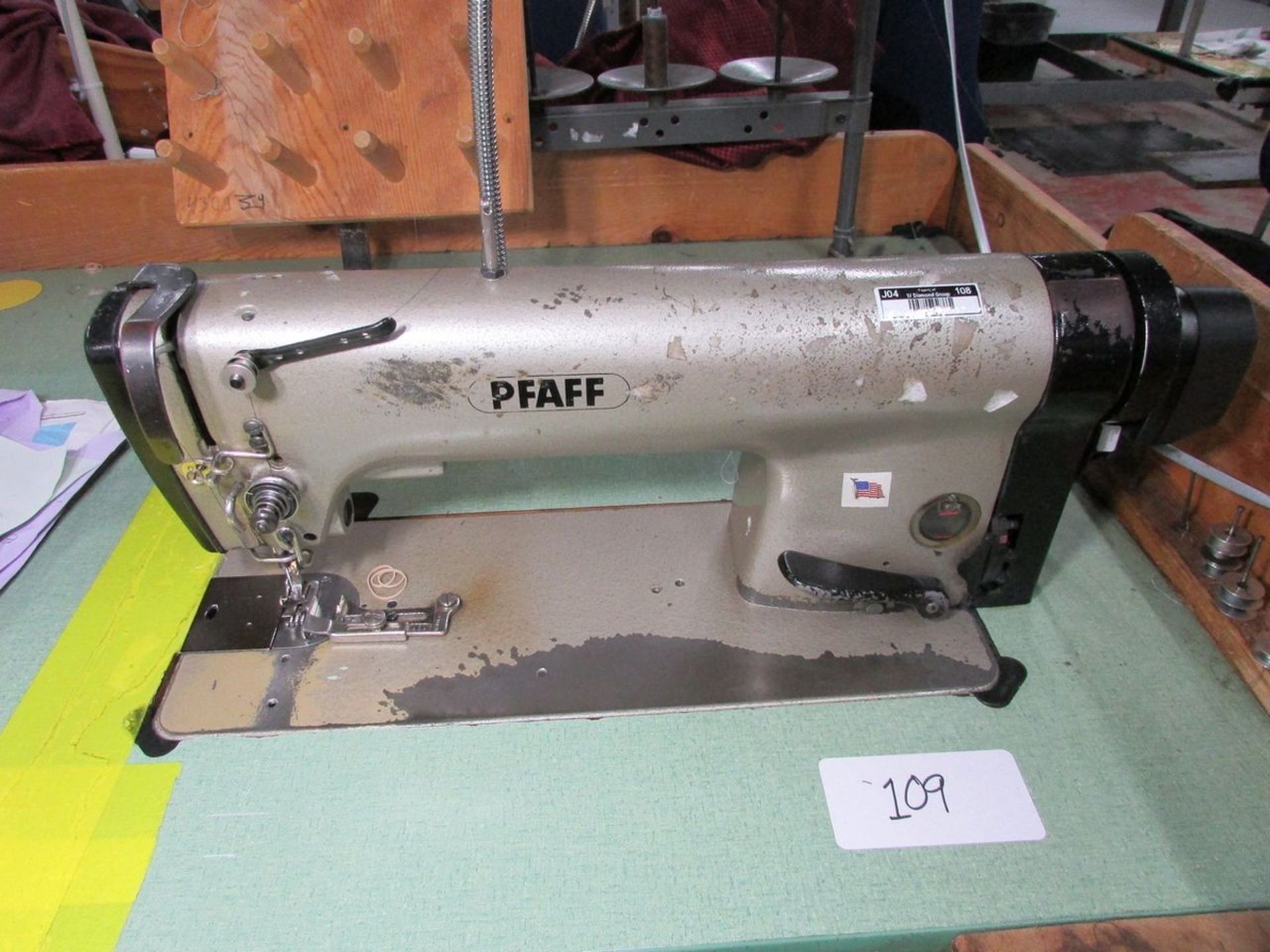 Pfaff Model 463-34/01 (S/N: 1350403) Single Needle Lockstitch Sewing Machine, Back Tack, Auto Needle - Image 3 of 9