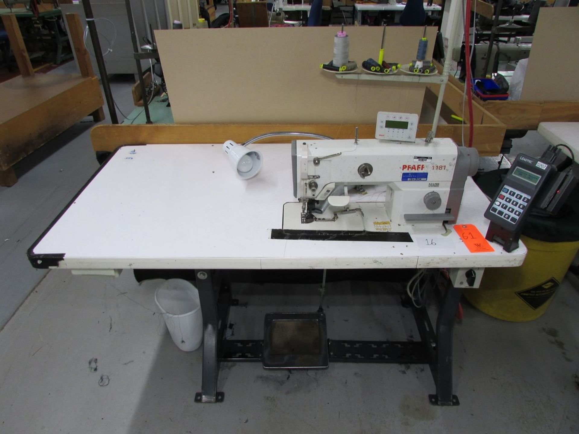 Pfaff Model 1181-321/001 (S/N: 2712267) Single Needle Lockstitch Close Sleeve Lining Sewing Machine,