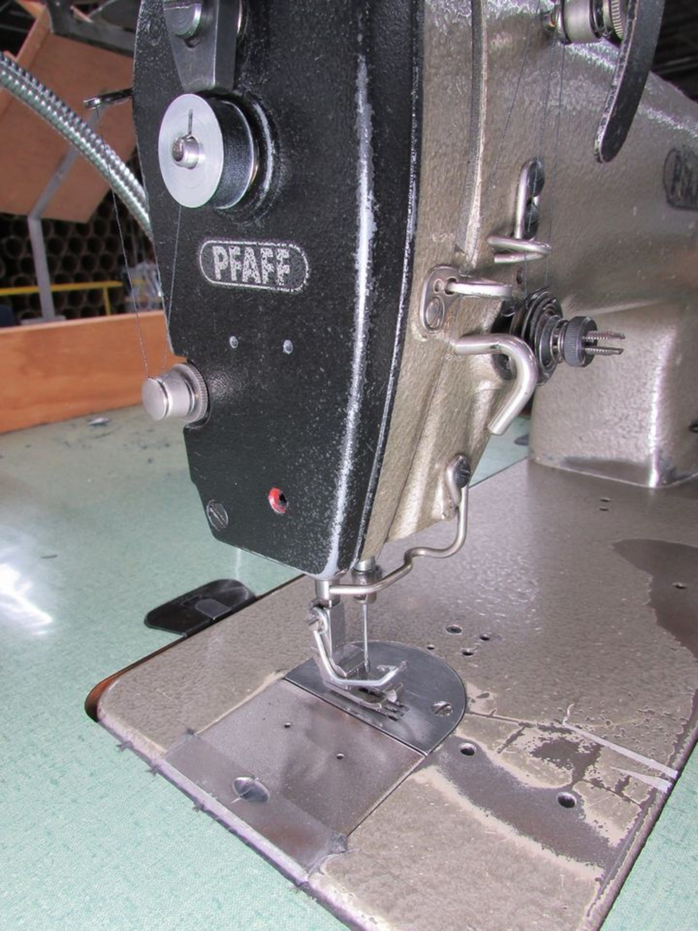 Pfaff Model 463-34/01 (S/N: 1310386) Single Needle Lockstitch Sewing Machine, Back Tack, Auto Needle - Image 5 of 9