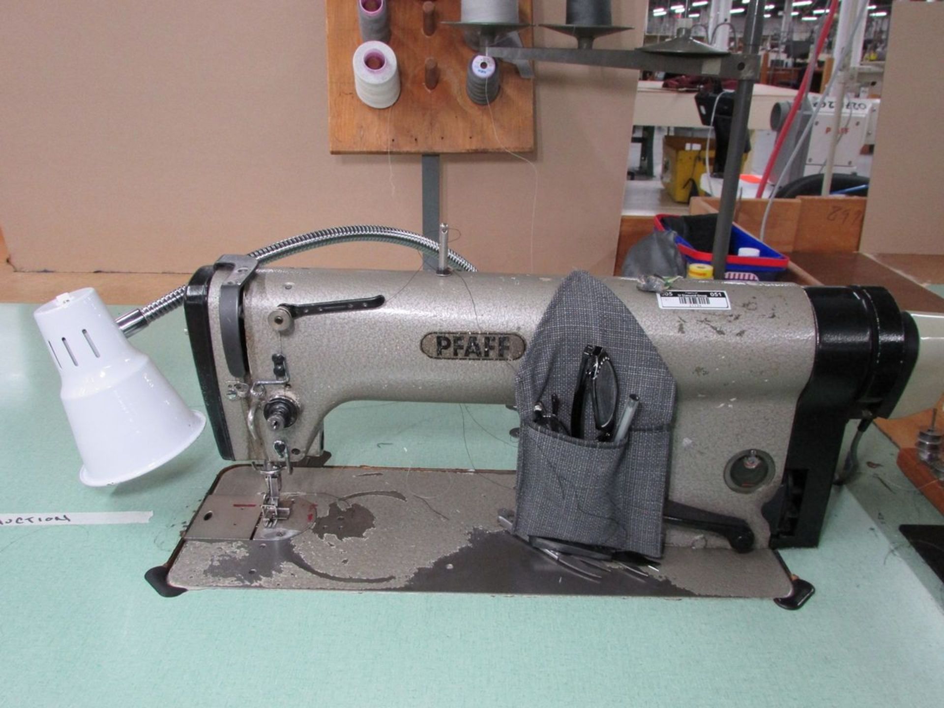 Pfaff Model 463-34/01-900/57 Single Needle Lockstitch Sewing Machine, Trimmer, Back Tack and Table - Image 3 of 10