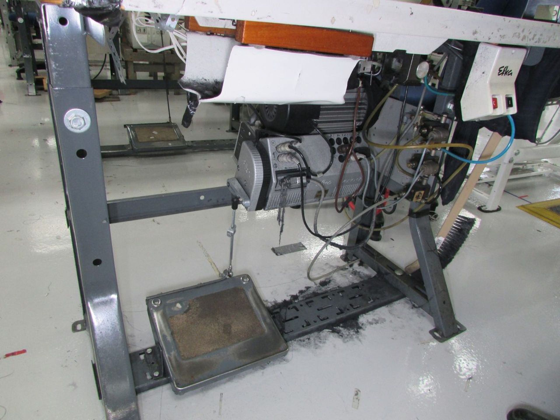 Pfaff Model 563K (S/N: 1597734) Single Needle Chainstitch Sewing Machine, Auto Needle Positioner, - Image 8 of 11