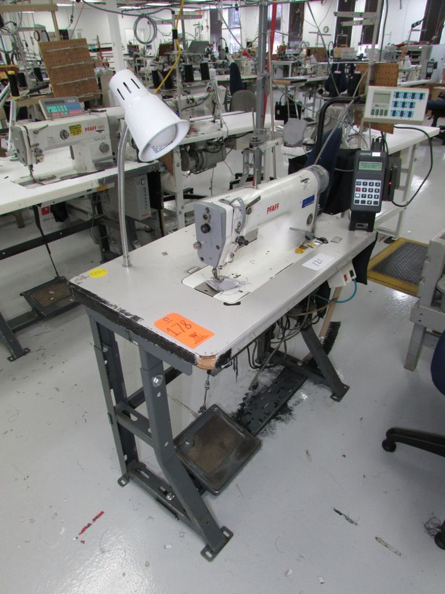 Pfaff Model 563K (S/N: 1597734) Single Needle Chainstitch Sewing Machine, Auto Needle Positioner, - Image 2 of 11