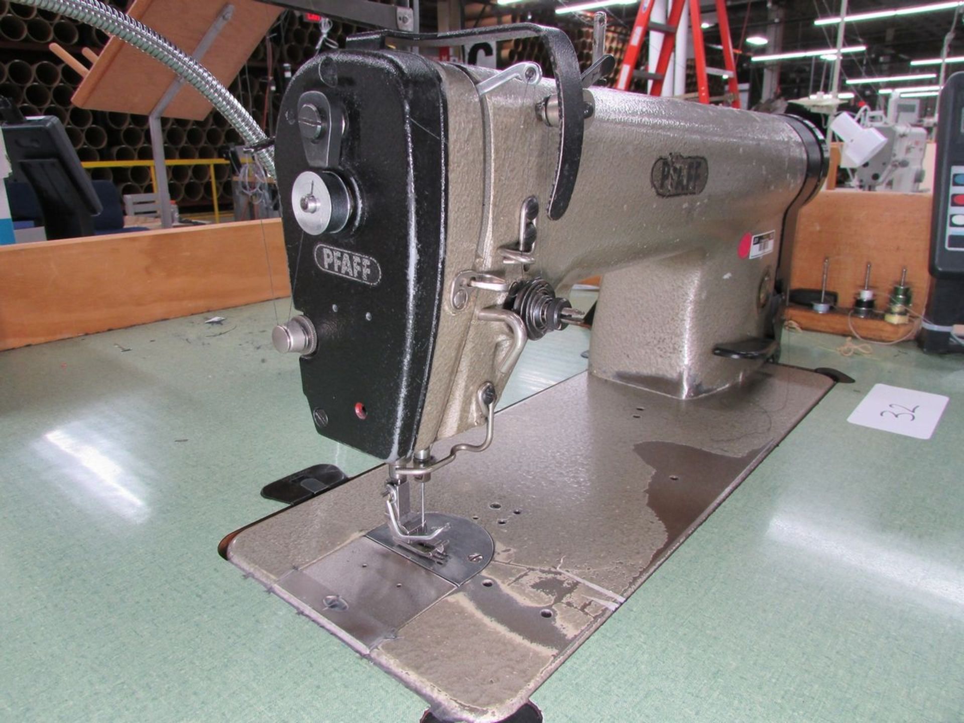 Pfaff Model 463-34/01 (S/N: 1310386) Single Needle Lockstitch Sewing Machine, Back Tack, Auto Needle - Image 4 of 9