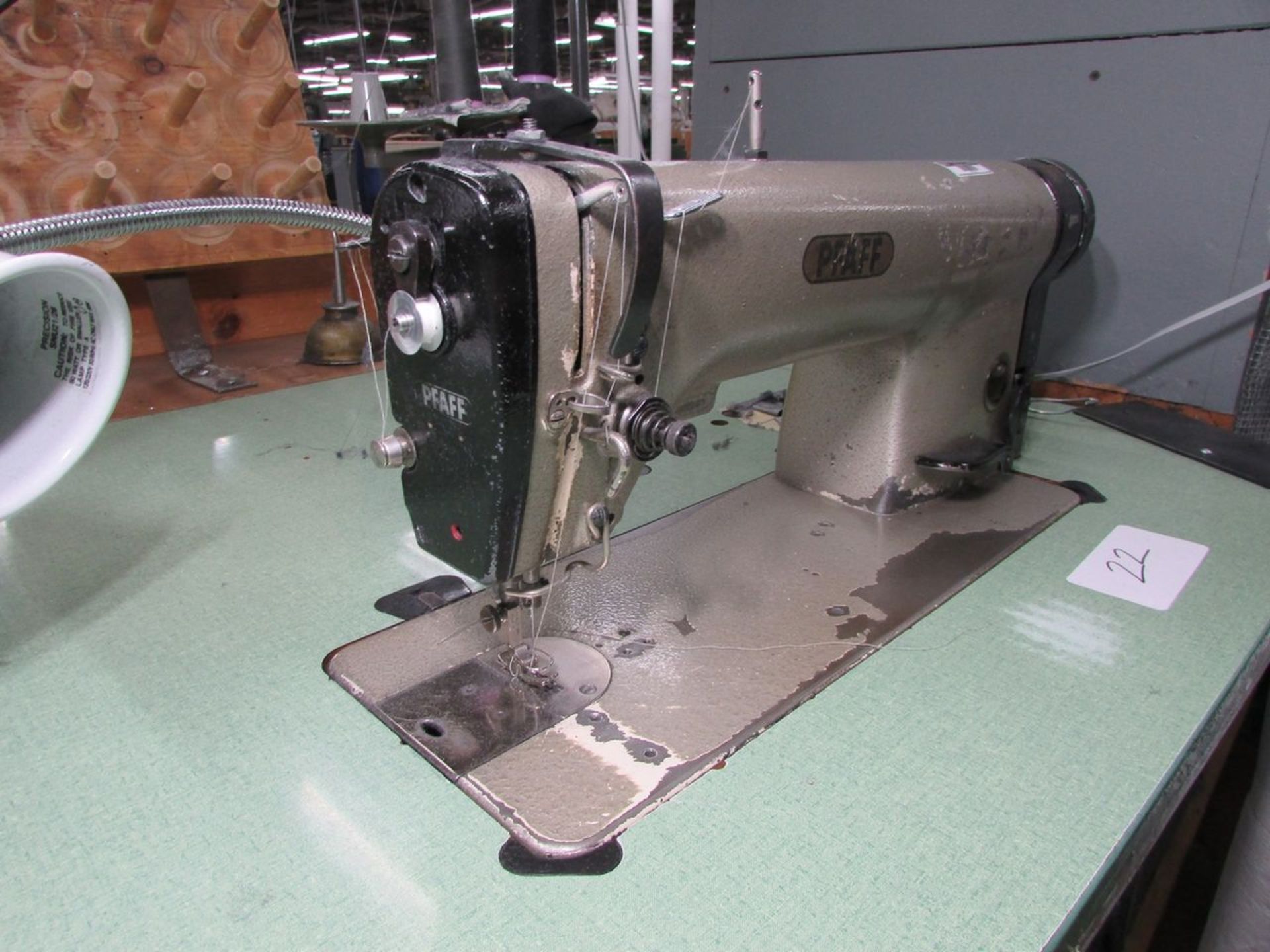 Pfaff Model 463-34/01 (S/N: 1322568) Single Needle Lockstitch Sewing Machine, Back Tack, Auto Needle - Image 4 of 9