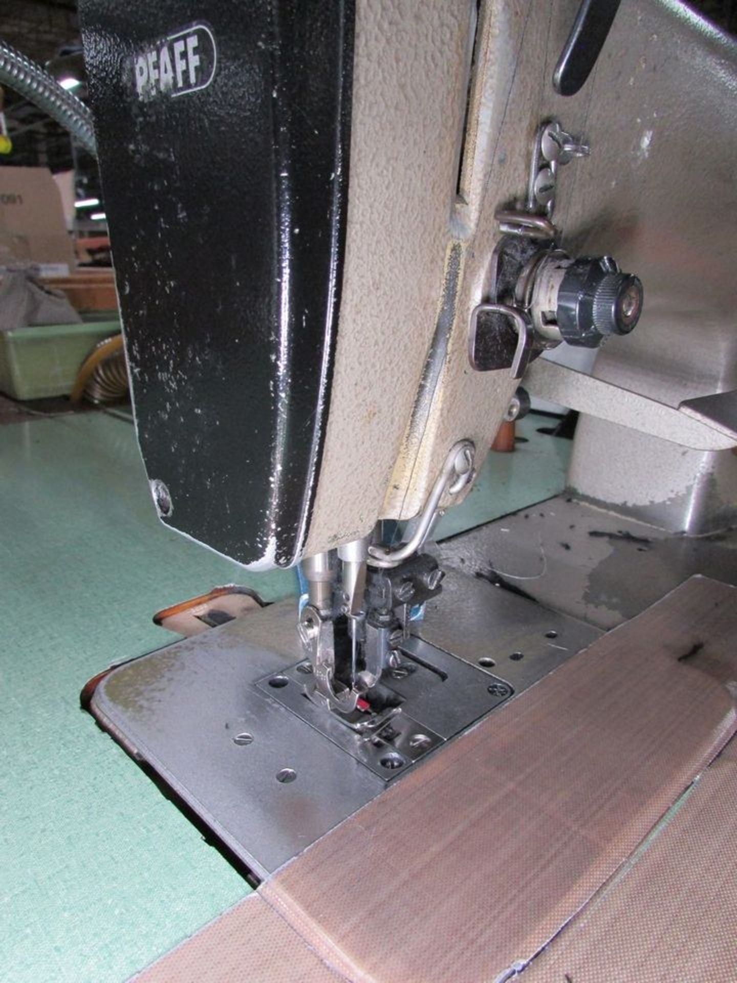 Pfaff Model 481-731/11 (S/N: 214739) Single Needle Lockstitch Sewing Machine, Edge Trimmer, Auto - Image 5 of 9