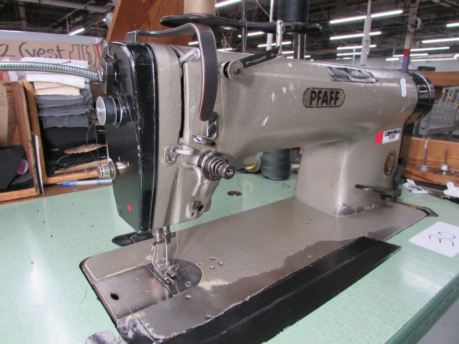 Pfaff Model 463-34/01 (S/N: 1292628) Single Needle Lockstitch Sewing Machine, Back Tack, Auto Needle - Image 4 of 9